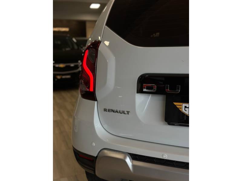 RENAULT - DUSTER - 2017/2018 - Branca - R$ 70.900,00
