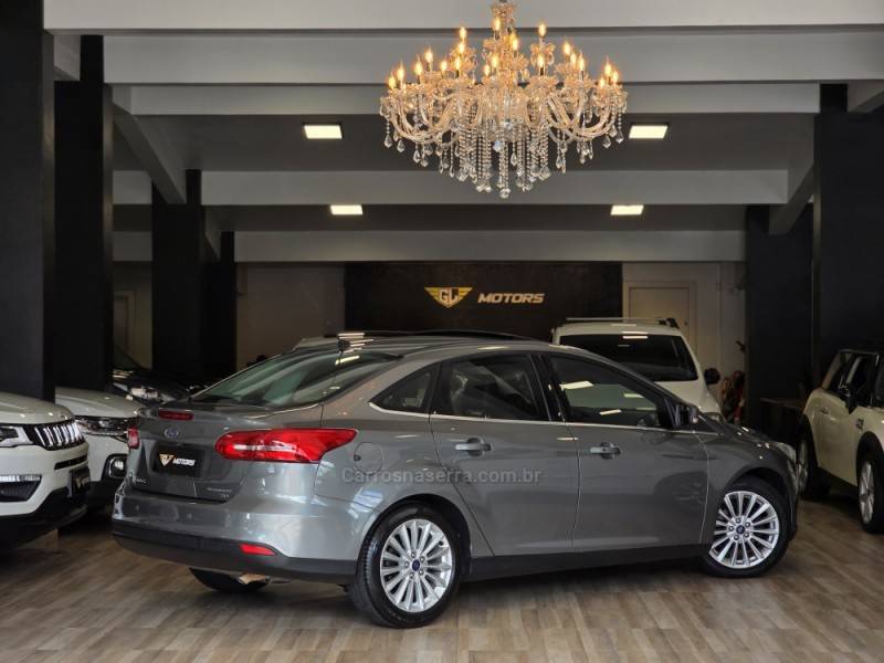 FORD - FOCUS - 2017/2017 - Cinza - R$ 68.900,00