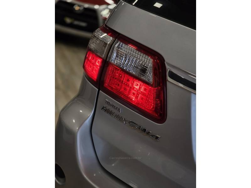TOYOTA - HILUX SW4 - 2008/2009 - Prata - R$ 119.900,00