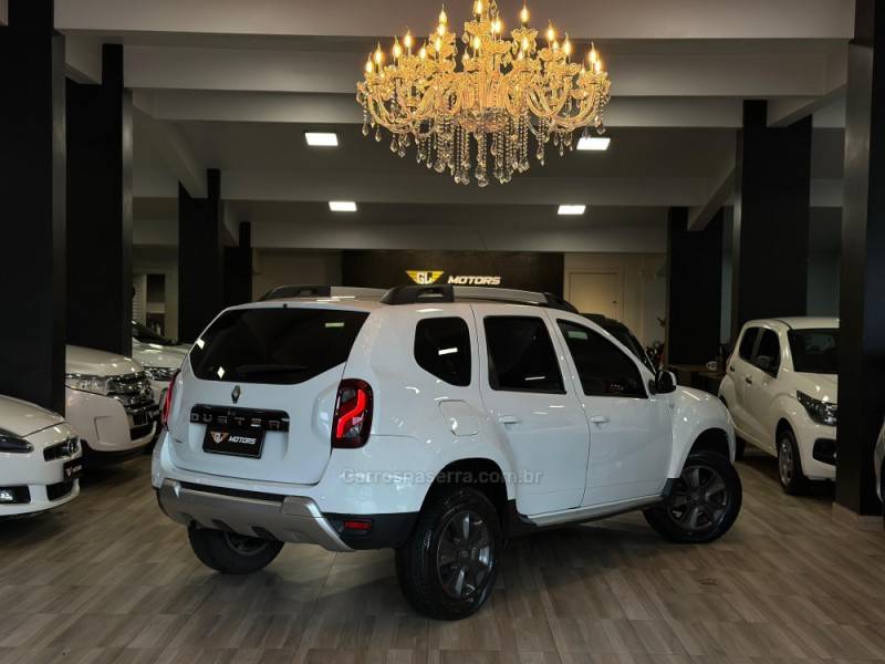 RENAULT - DUSTER - 2017/2018 - Branca - R$ 70.900,00