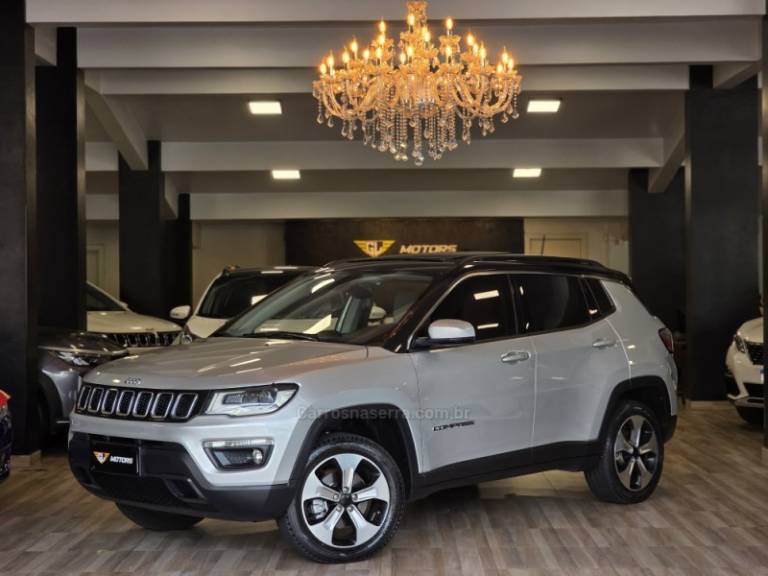 JEEP - COMPASS - 2017/2018 - Prata - R$ 112.900,00