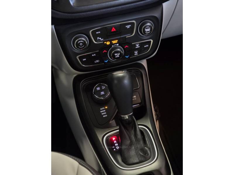 JEEP - COMPASS - 2017/2018 - Prata - R$ 112.900,00