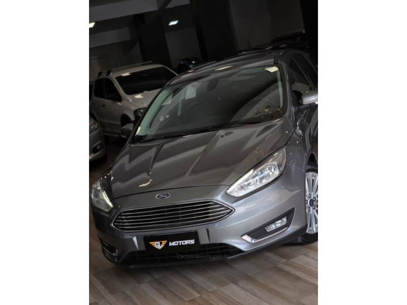 FORD - FOCUS - 2017/2017 - Cinza - R$ 68.900,00
