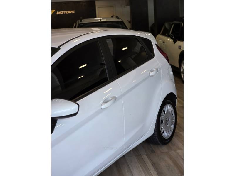 FORD - FIESTA - 2018/2018 - Branca - R$ 59.900,00