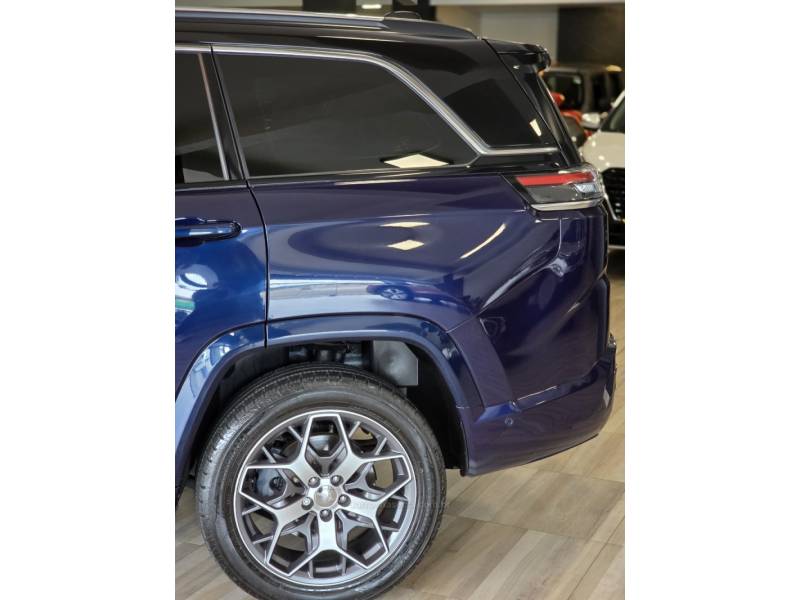 JEEP - COMMANDER - 2023/2023 - Azul - R$ 198.900,00