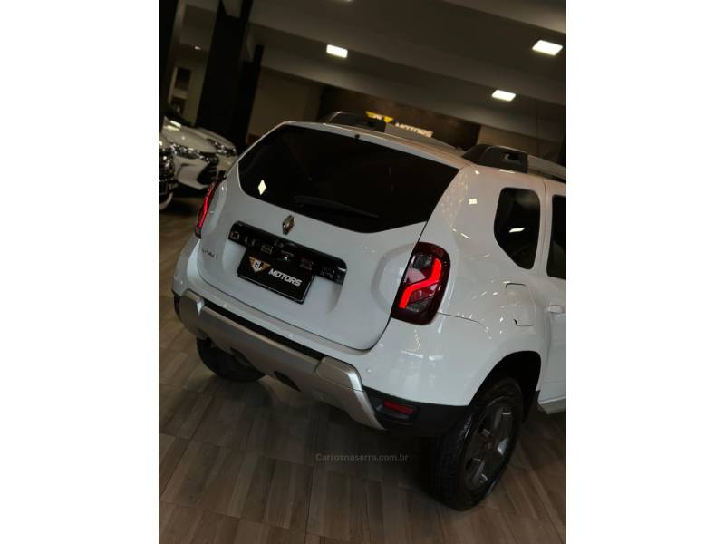 RENAULT - DUSTER - 2017/2018 - Branca - R$ 70.900,00