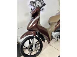 HONDA - BIZ 125 - 2021/2021 - Marrom - R$ 15.900,00