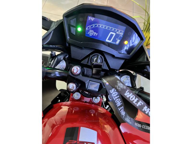 HONDA - CB 250F TWISTER - 2021/2021 - Vermelha - R$ 21.900,00
