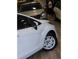 FORD - FIESTA - 2018/2018 - Branca - R$ 59.900,00