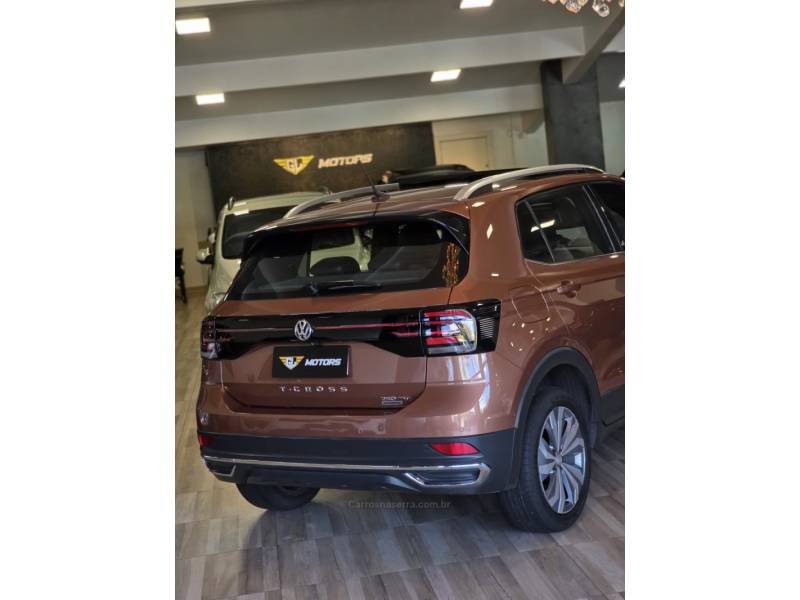 VOLKSWAGEN - T-CROSS - 2019/2020 - Laranja - R$ 115.900,00