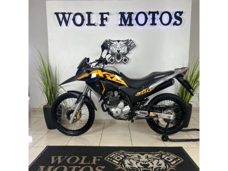 HONDA - XRE 300 - 2017/2017 - Cinza - R$ 24.900,00