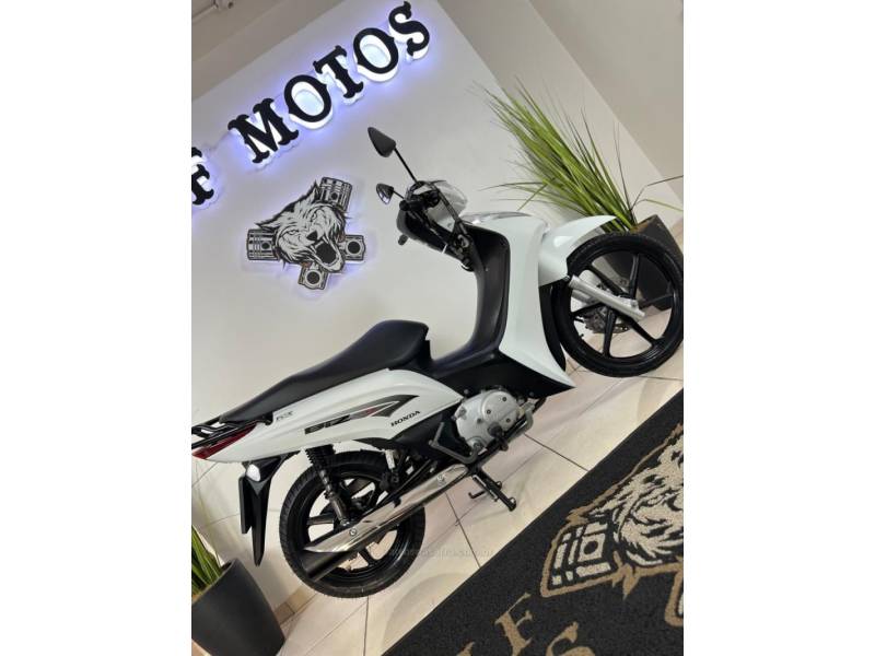 HONDA - BIZ 125 - 2013/2013 - Branca - R$ 12.500,00