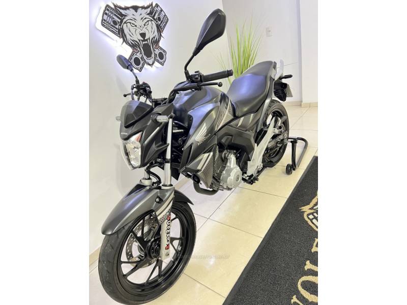 HONDA - CB 250F TWISTER - 2022/2022 - Cinza - R$ 21.900,00