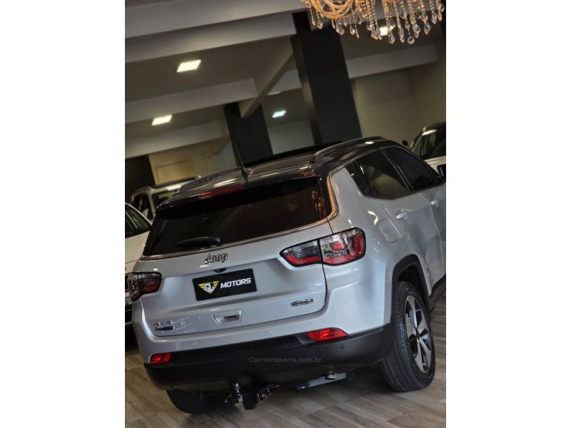 JEEP - COMPASS - 2017/2018 - Prata - R$ 112.900,00