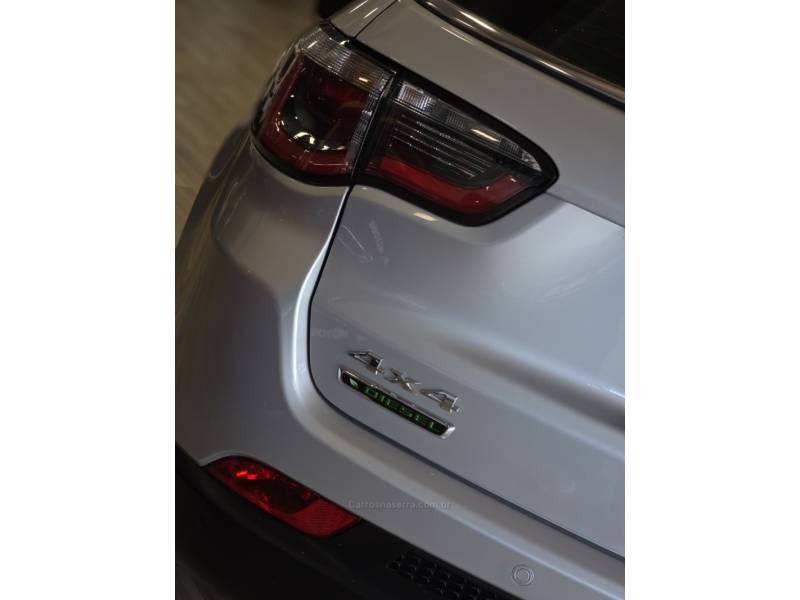 JEEP - COMPASS - 2017/2018 - Prata - R$ 112.900,00