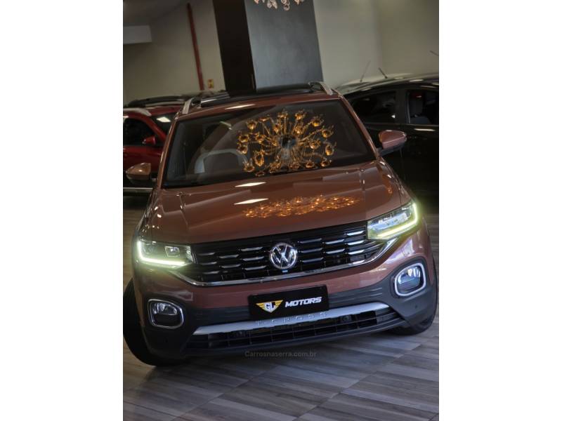 VOLKSWAGEN - T-CROSS - 2019/2020 - Laranja - R$ 115.900,00