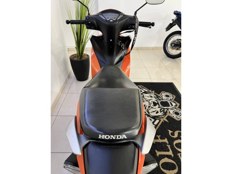 HONDA - BIZ 125 - 2017/2018 - Laranja - R$ 15.500,00