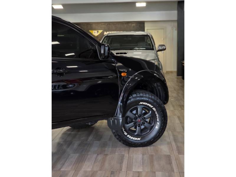 MITSUBISHI - L200 TRITON - 2011/2012 - Preta - R$ 94.900,00