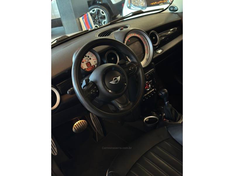 MINI - COOPER - 2010/2011 - Branca - R$ 77.900,00