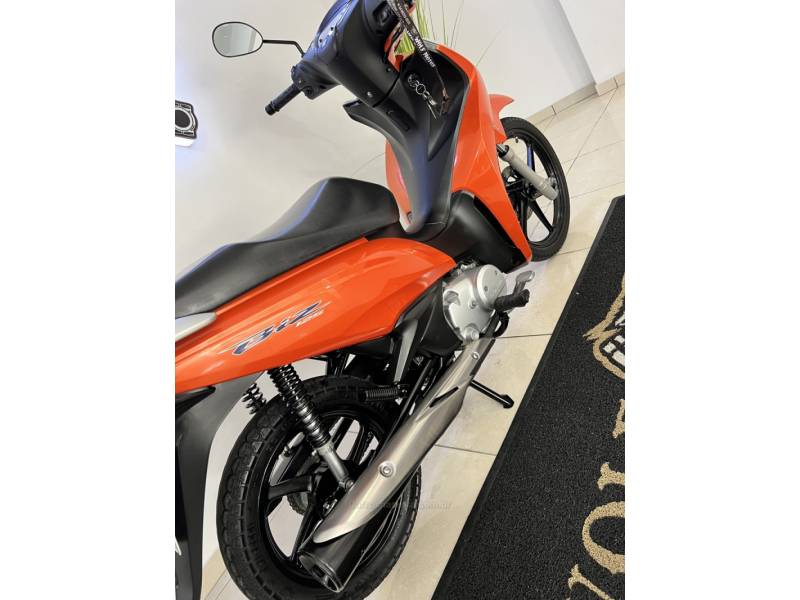 HONDA - BIZ 125 - 2017/2018 - Laranja - R$ 15.500,00