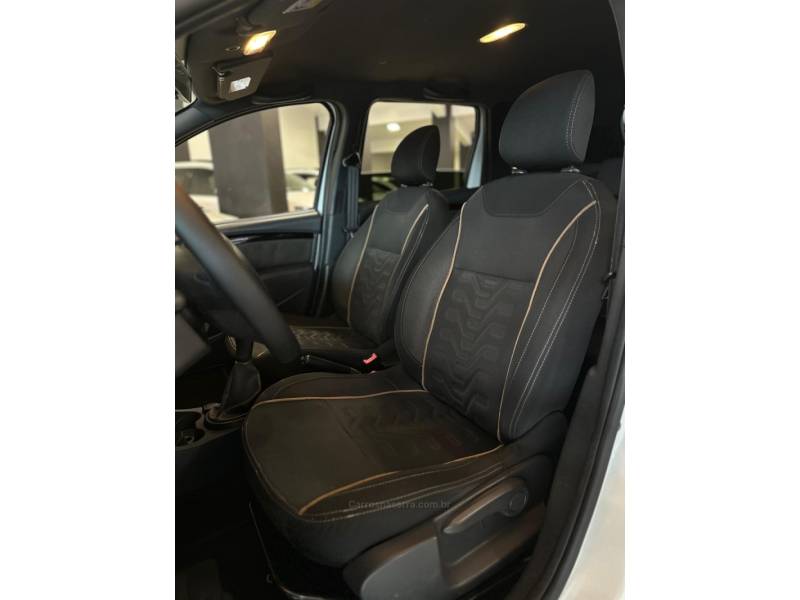 RENAULT - DUSTER - 2017/2018 - Branca - R$ 70.900,00
