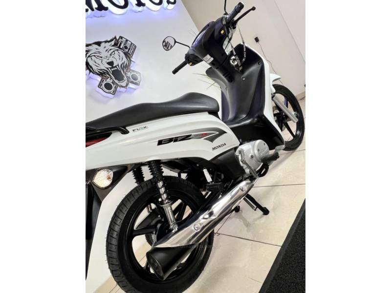 HONDA - BIZ 125 - 2013/2013 - Branca - R$ 12.500,00