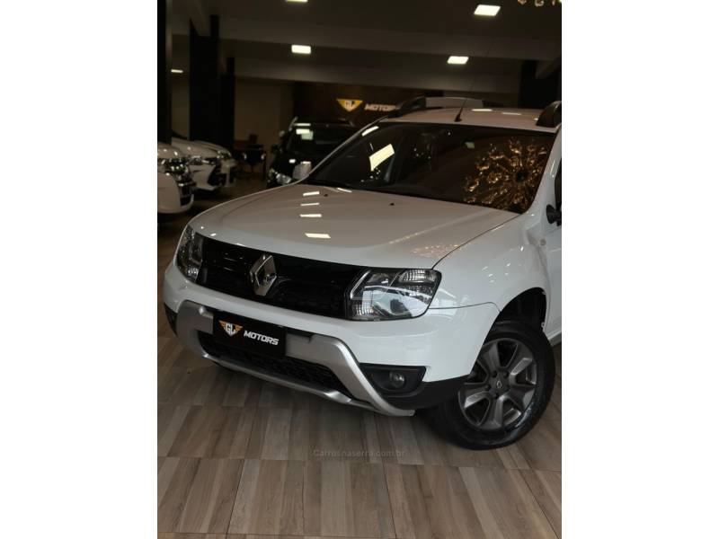 RENAULT - DUSTER - 2017/2018 - Branca - R$ 70.900,00