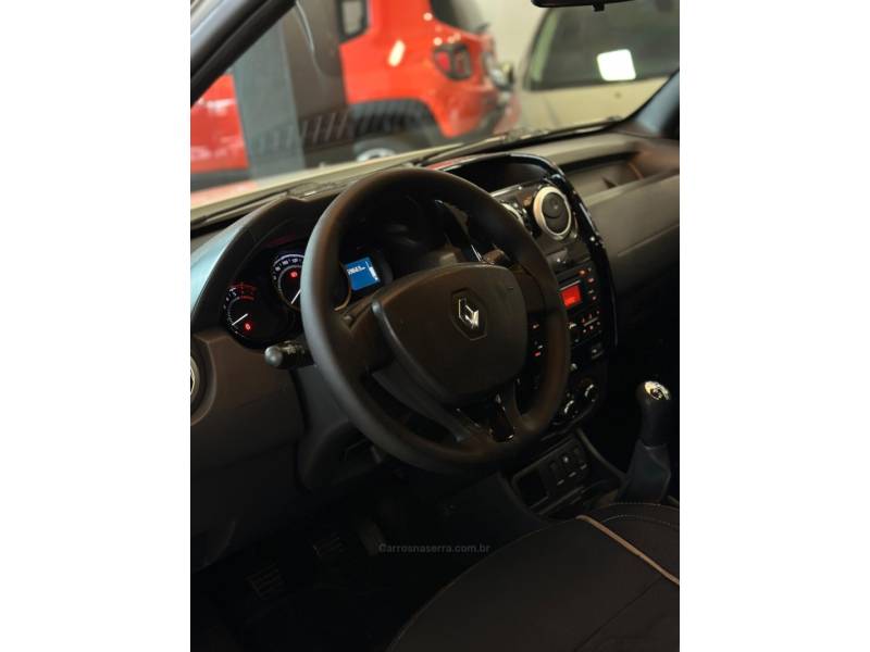 RENAULT - DUSTER - 2017/2018 - Branca - R$ 70.900,00