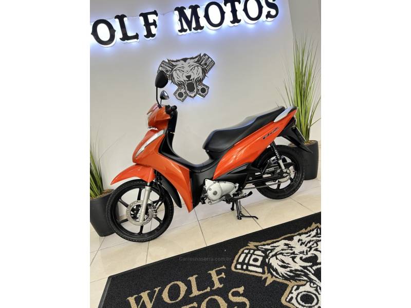 HONDA - BIZ 125 - 2017/2018 - Laranja - R$ 15.500,00