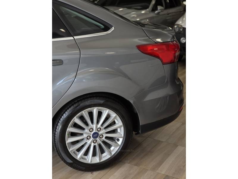 FORD - FOCUS - 2017/2017 - Cinza - R$ 68.900,00