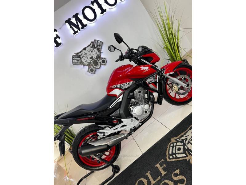 HONDA - CB 250F TWISTER - 2021/2021 - Vermelha - R$ 21.900,00