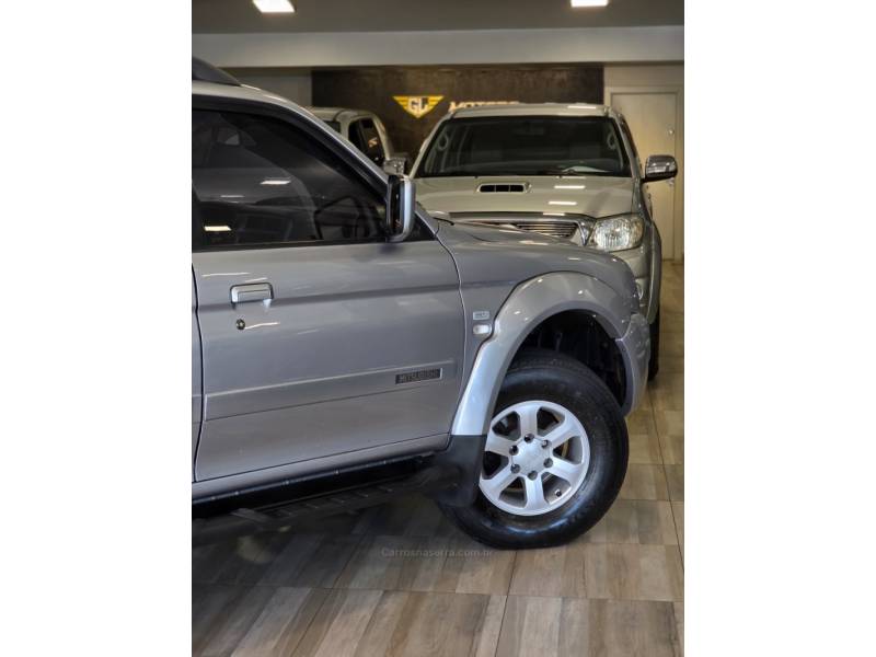 MITSUBISHI - PAJERO SPORT - 2007/2008 - Prata - R$ 63.900,00