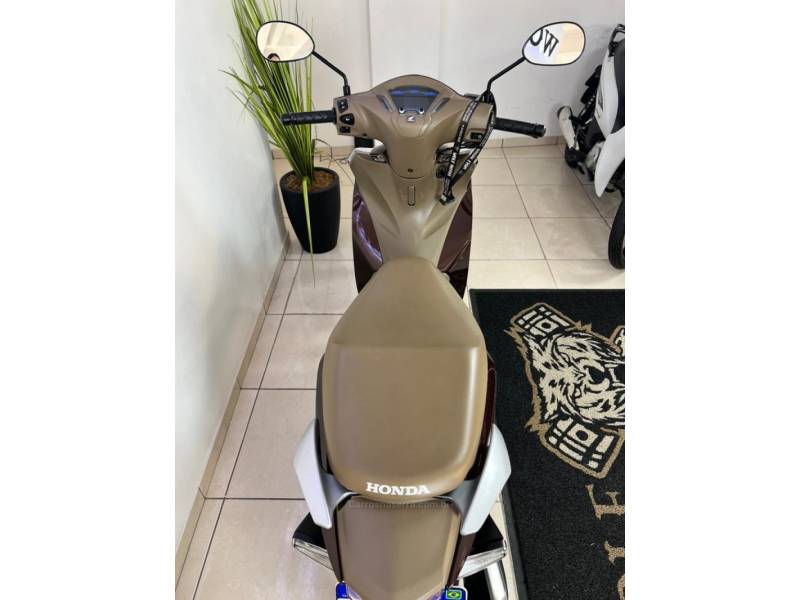 HONDA - BIZ 125 - 2021/2021 - Marrom - R$ 16.500,00