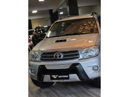 TOYOTA - HILUX SW4 - 2008/2009 - Prata - R$ 119.900,00