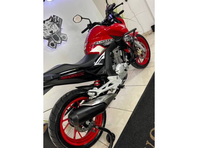 HONDA - CB 250F TWISTER - 2021/2021 - Vermelha - R$ 21.900,00