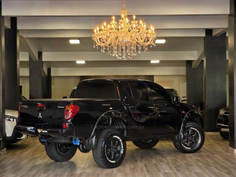 MITSUBISHI - L200 TRITON - 2011/2012 - Preta - R$ 94.900,00