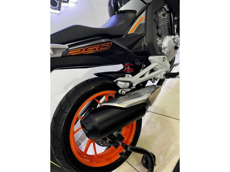 HONDA - CB 250F TWISTER - 2021/2021 - Cinza - R$ 21.900,00