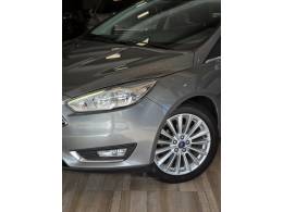 FORD - FOCUS - 2017/2017 - Cinza - R$ 68.900,00