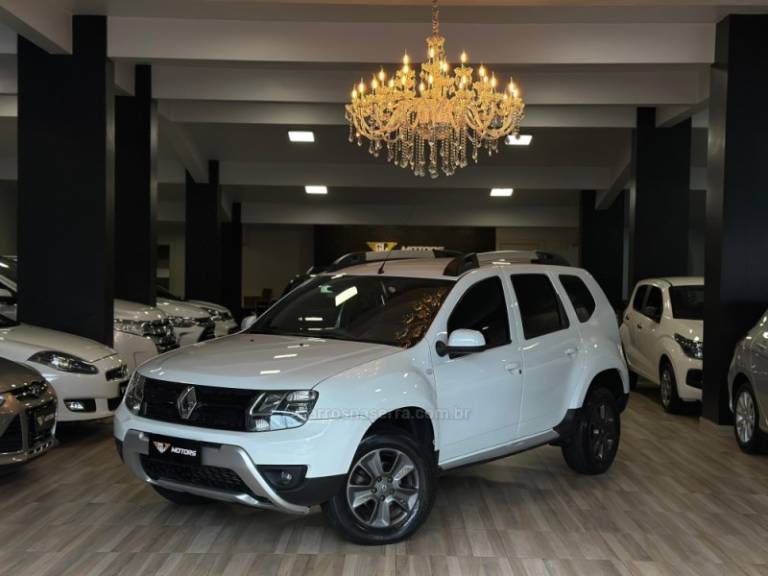 RENAULT - DUSTER - 2017/2018 - Branca - R$ 70.900,00