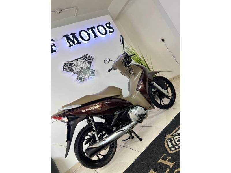 HONDA - BIZ 125 - 2021/2021 - Marrom - R$ 15.900,00