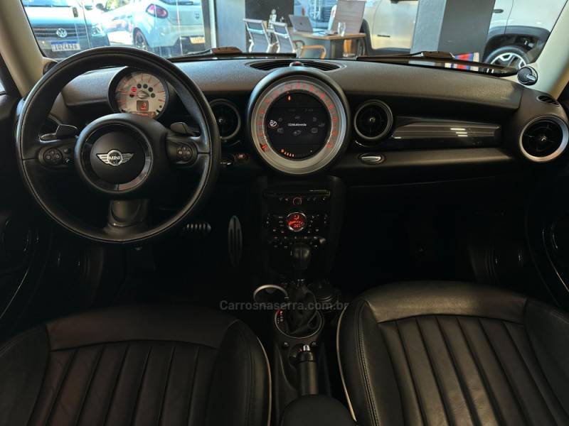 MINI - COOPER - 2010/2011 - Branca - R$ 77.900,00