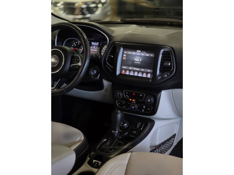 JEEP - COMPASS - 2017/2018 - Prata - R$ 112.900,00