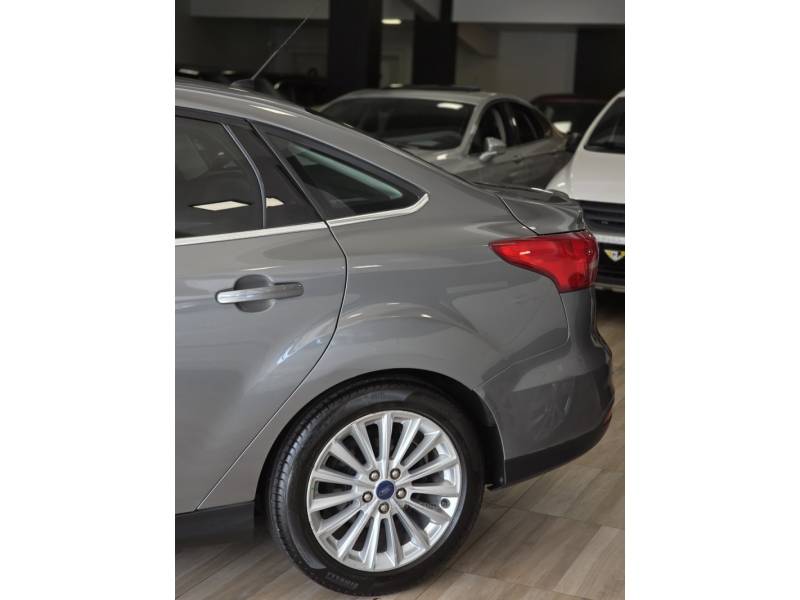 FORD - FOCUS - 2017/2017 - Cinza - R$ 68.900,00