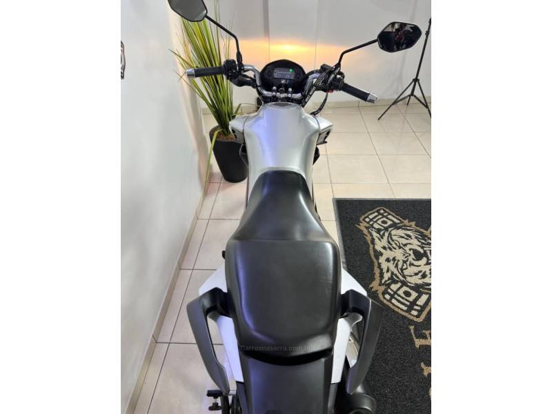 HONDA - CG 160 - 2022/2023 - Prata - R$ 19.900,00