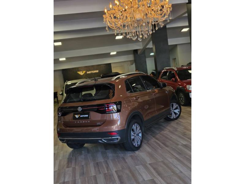 VOLKSWAGEN - T-CROSS - 2019/2020 - Laranja - R$ 115.900,00