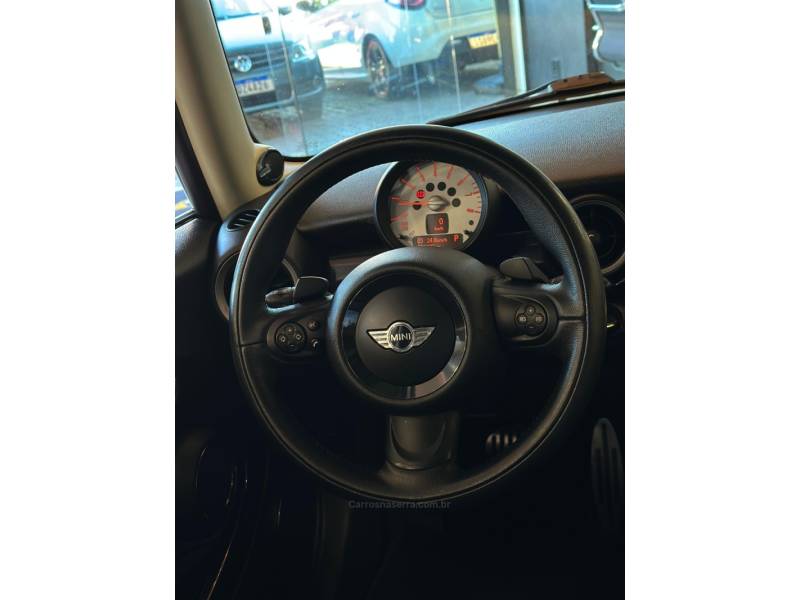 MINI - COOPER - 2010/2011 - Branca - R$ 77.900,00