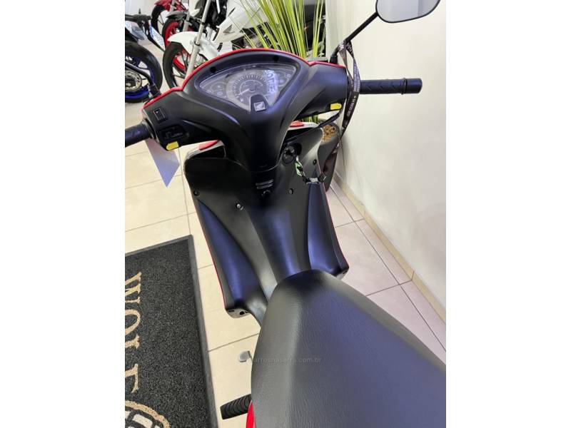 HONDA - BIZ 125 - 2016/2016 - Vermelha - R$ 13.900,00