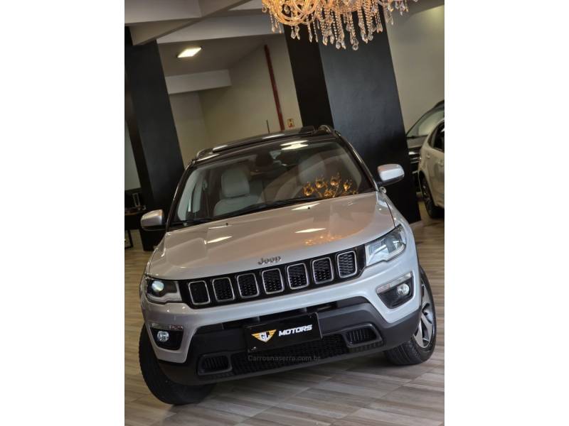 JEEP - COMPASS - 2017/2018 - Prata - R$ 112.900,00